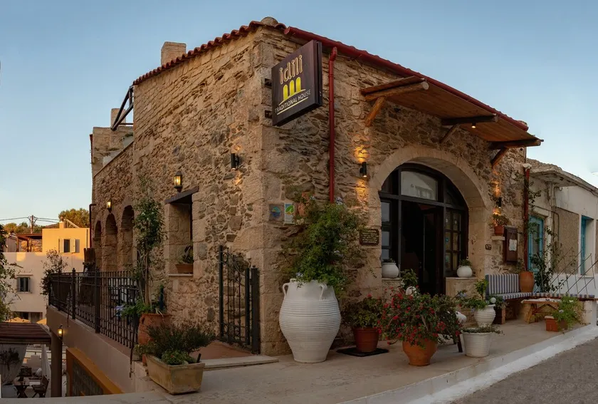 100m. away from the beach with large, impressive verandas and a majestic garden - Image 1