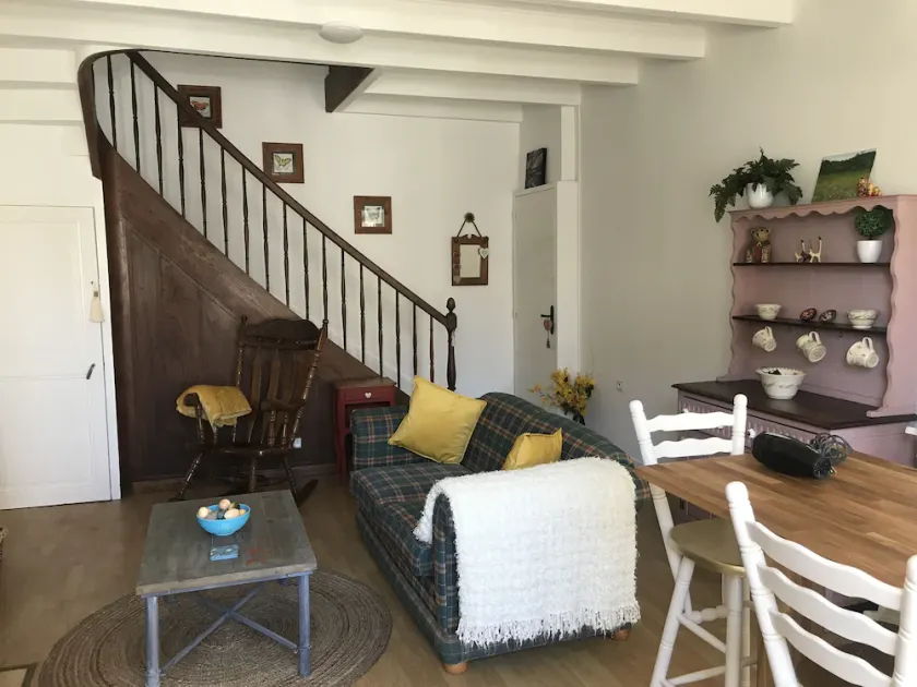 Montemboeuf - Cottage - Sleeps 2 - Parking - Image 1