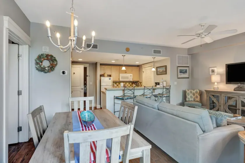 Stunning 1 Bedroom, 2 Baths at The Grand Sandestin: Prime Location near Baytowne Wharf and Convention Center at Sandestin Golf and Beach Resort! - Image 1