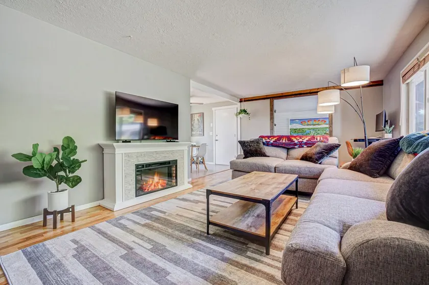 Bend Adventure Retreat ~ Hot Tub, Movie Room & Near Downtown - Image 1