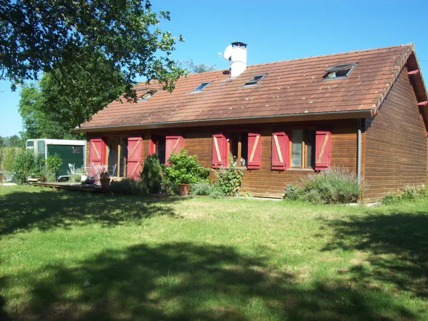 Wooden dwelling house for weekends and holidays - Image 1