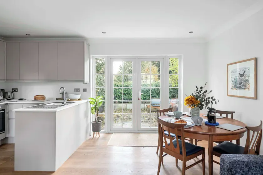 Pet Friendly With Enclosed Leafy Outdoor Space - Image 1