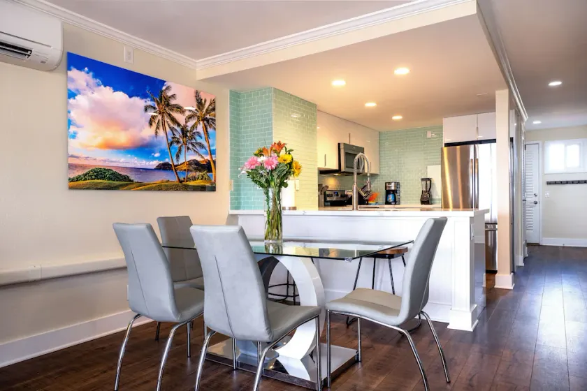 Remodeled Family-Size Condo with Fantastic View of the Ocean and Pool - Image 1
