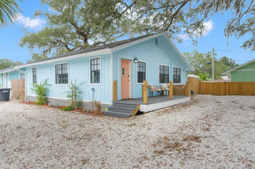 Sunset Bungalows - Image 1