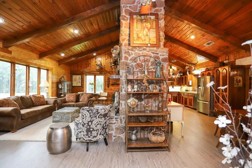 Private home with pool minutes from downtown La Grange and Antique Shopping - Image 1