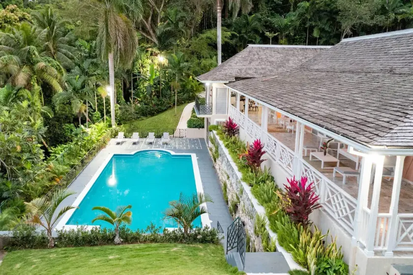 Secluded 3BR Garden Villa Pool Ocean Views - Image 1