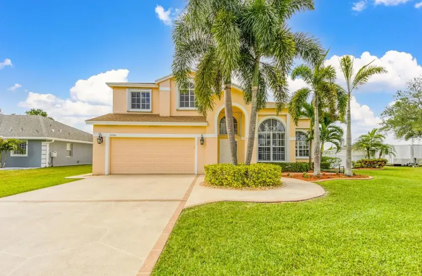 Valencia Palms - Image 1