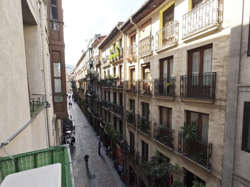 Casual Serantes Bilbao - Image 1