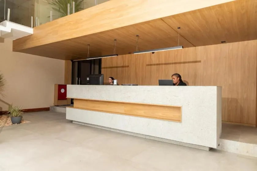 Sereno Hotel - Image 1