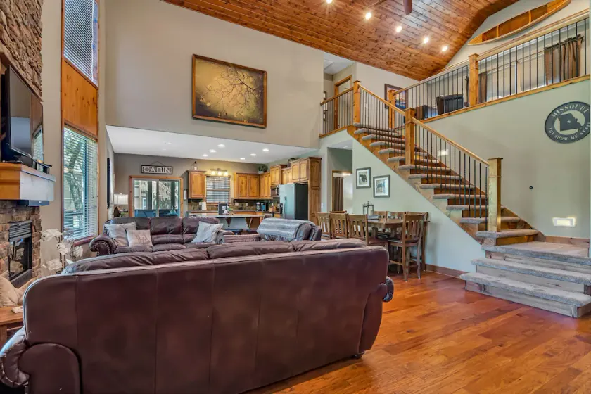 NEU REDECORATED! 5 BR / 4BA im wunderschönen Branson Canyon in der Nähe von Lake & Golf Courses - Image 1