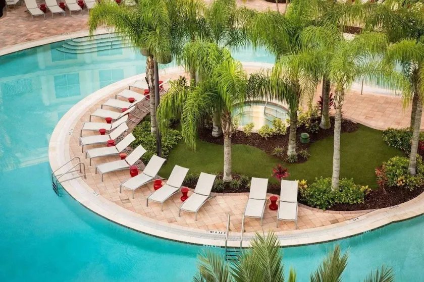 WALK OUT UNIT TO POOL! 2-Bedroom, 2- Bath Corner Suite Minutes from Disney! - Image 1