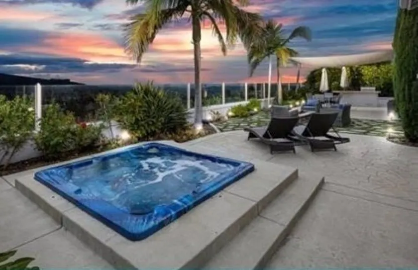 Spacious Single Level Home with Panoramic and Ocean Views - Image 1
