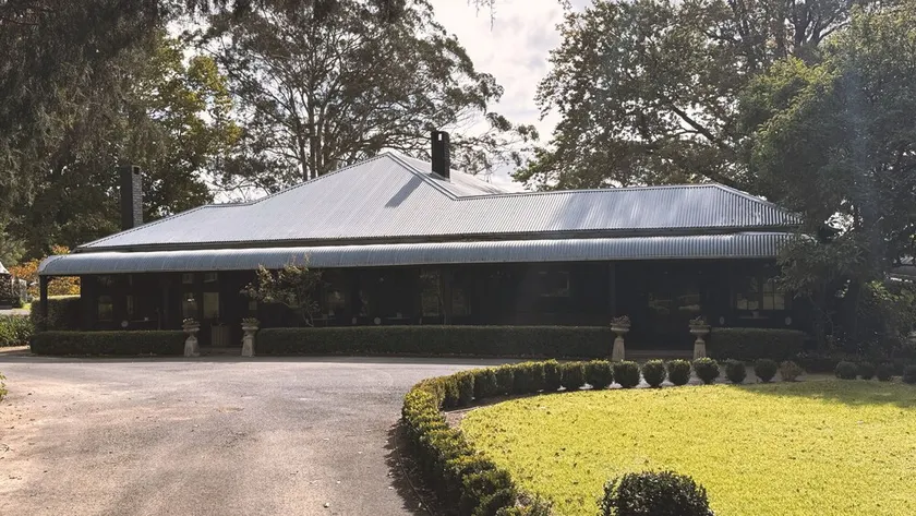Historic homestead on 60 acres, private golf course, sleeps 40+ - Image 1