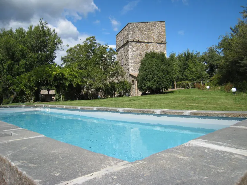 Lyxigt hus med pool och över 1000 års historia - Image 1