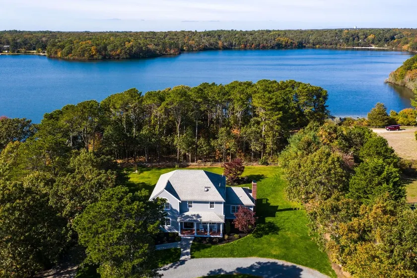 Beautiful Serene Lakefront home in Sandwich, Cape Cod  - Image 1