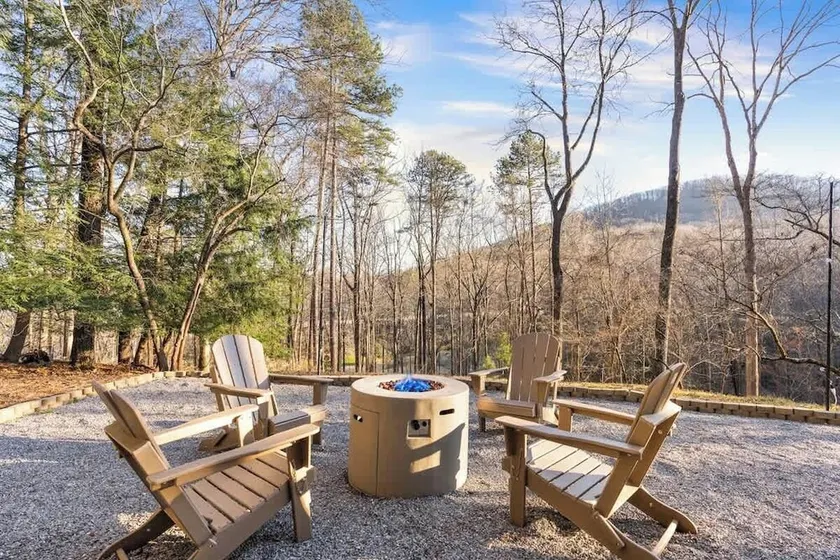 Pet Friendly Cabin: Hot Tub, Game Room, Fire Pits - Image 1