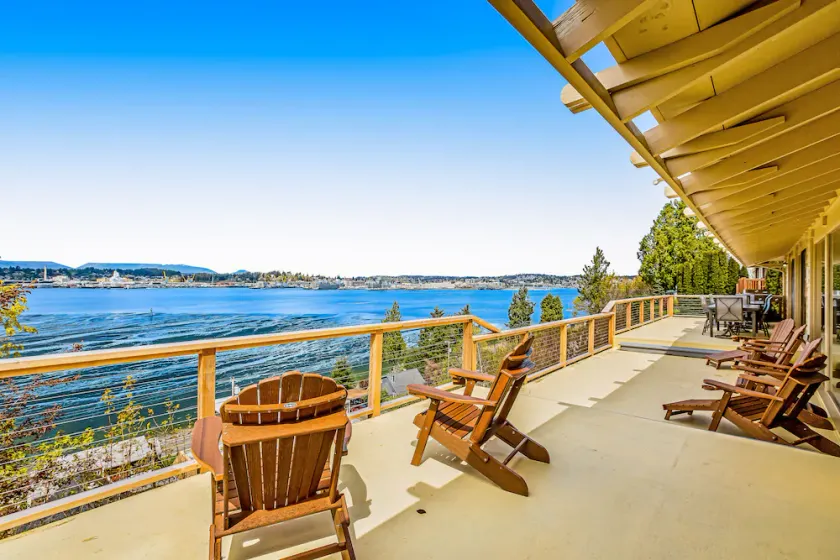 Two homes in one - panoramic sound views - two kitchens, fireplaces & jetted tub - Image 1
