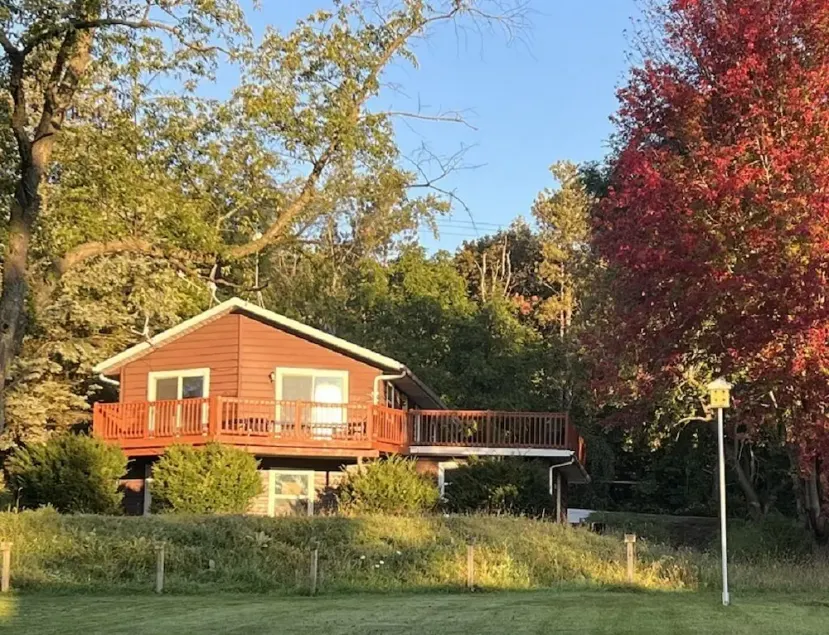 Hilltop house overlooking Whitewater Lake with beach & boat access mins away. - Image 1