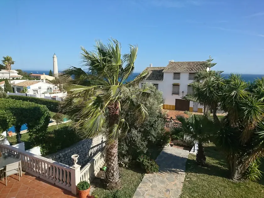Près de la mer, vues et golf à côté de la mer et golf au phare. - Image 1