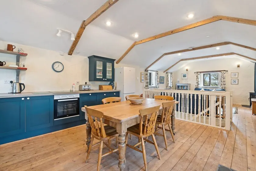 The Barn - North Cornwall - 4 bedrooms Great parking ! - Image 1