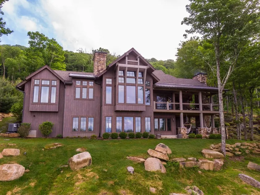 Twin Boulder Lodge at Eagles Nest - Image 1