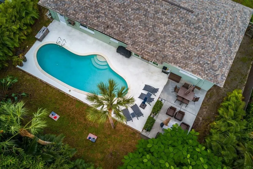 Escape to The Sea Turtle's Resort-Like Lanai w/Pool ~Walk to Dining/Shops; Wifi - Image 1