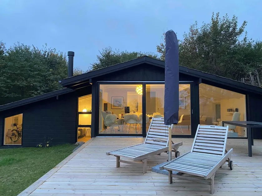 Summer house near the waters edge on Bornholm - Image 1