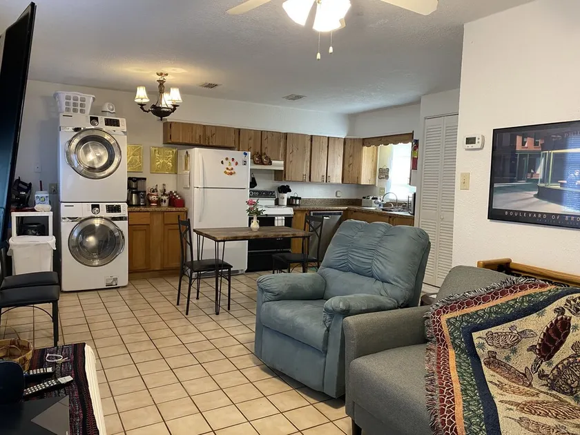 Deland Marigold House, Beautiful rolige omgivelser, med Comfy Bed, Downtown DeLand - Image 1