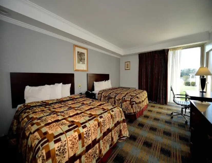 COURTYARD ROOM, 2 QUEEN BEDS WITH RIVER-VIEW - Image 1