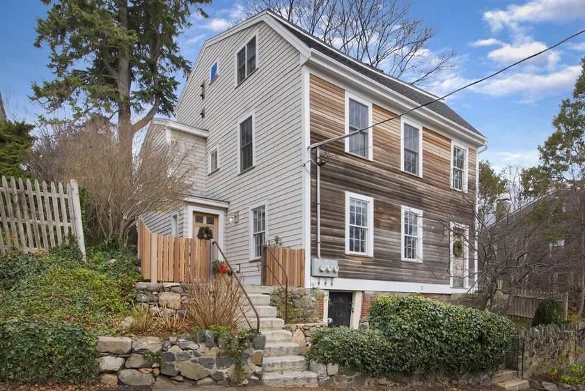 Renovated Apartment in Marblehead Historic District - Image 1
