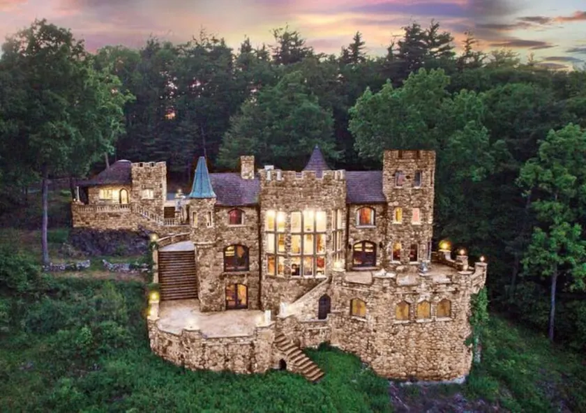 'Highlands Castle'... two suites in the castle! - Image 1