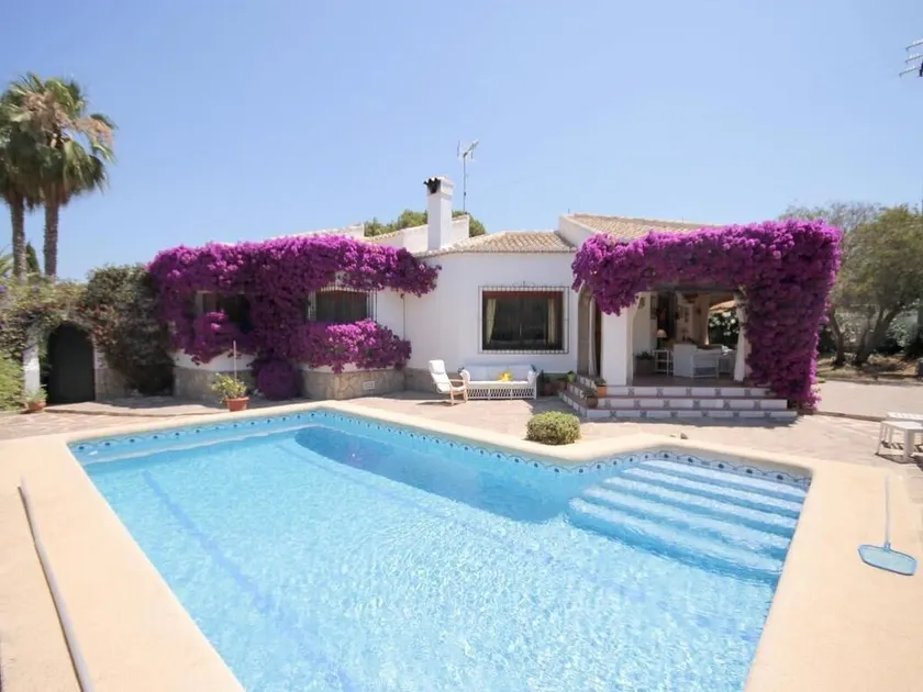 Smuk og hyggelig villa i Javea, på Costa Blanca, Spanien  med privat pool med plads til 10 personer - Image 1