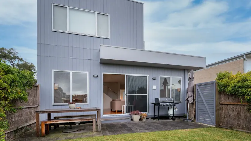Coastal Retreat Inverloch Linen included free Wifi - Image 1