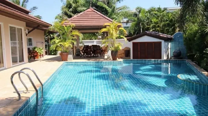 Phuket luxury detached villa with garden and pool - Image 1