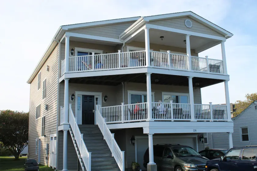 Location, Location, Location! Immaculately Kept! - Image 1