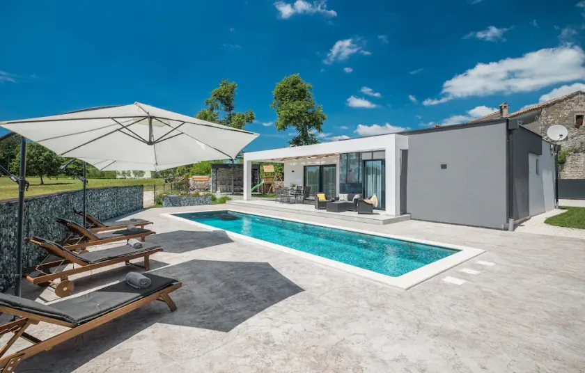 Awesome Home In Tinjan - Image 1