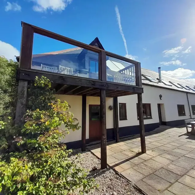Spacious Converted Barn on a Flower Farm, Devon Countryside, Family Friendly - Image 1