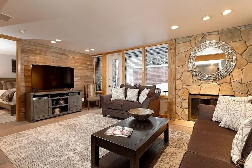 Fifth Avenue Unit 202, 2 Bedroom + Loft Condo, Huge Windows & Views. 2 Blocks to Skiing! - Image 1