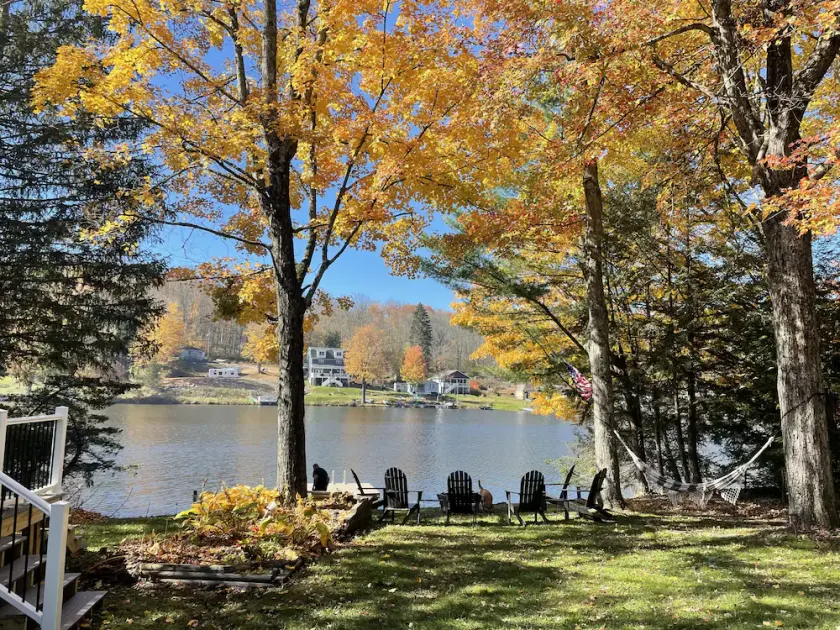 Lake front property! Just steps away from the lake! fishing, kayaking, skiing! - Image 1