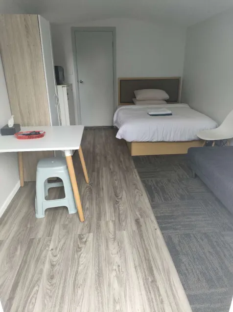 1 Double and 1 Sofa Bed Garden Chalet B - Image 1