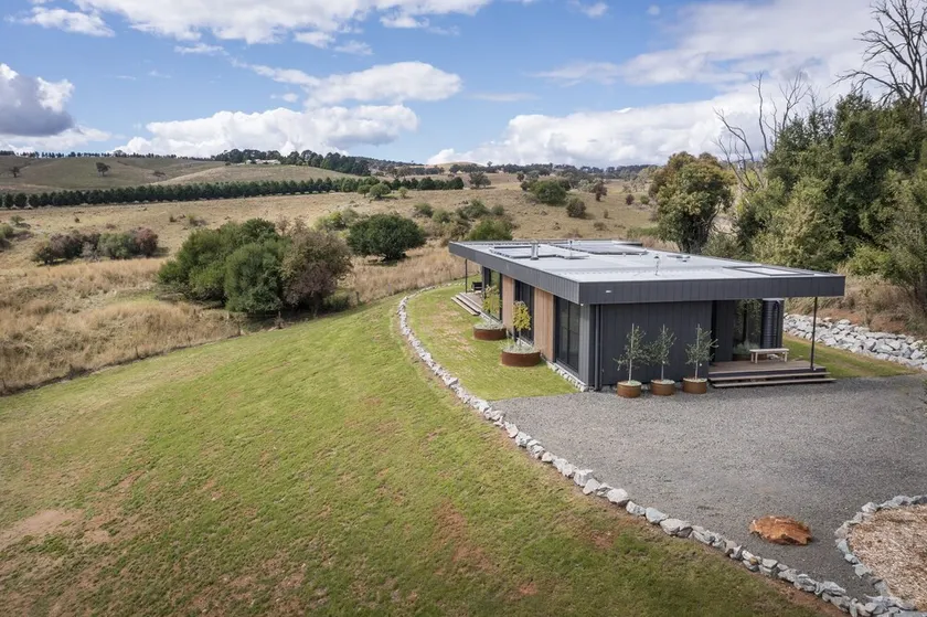 The Horned Cow - award winning luxe semi-rural house 10mins from Orange - Image 1