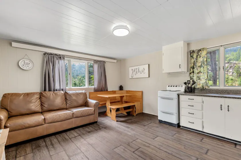 Cozy cabin for the family! - Image 1