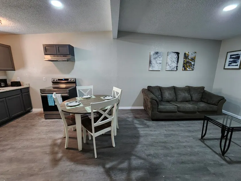Luxury Apartment Suite 10 - Image 1
