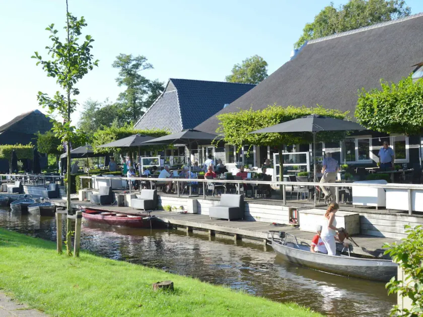 Cottage in Dwarsgracht near Giethoorn - Image 1