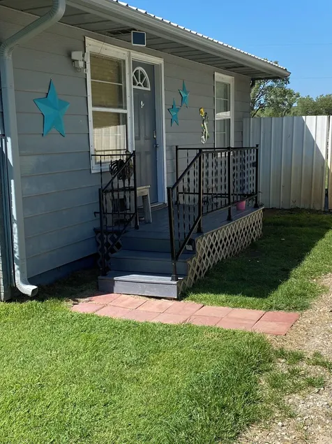 Welcome to our Wichita Home - Easy Close Access to Turnpike South Side - Image 1