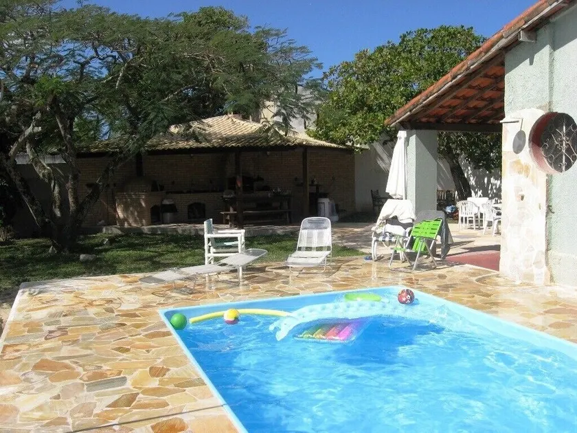 House surrounded by a veranda, swimming pool, barbecue area, and volleyball/beach tennis court. - Image 1