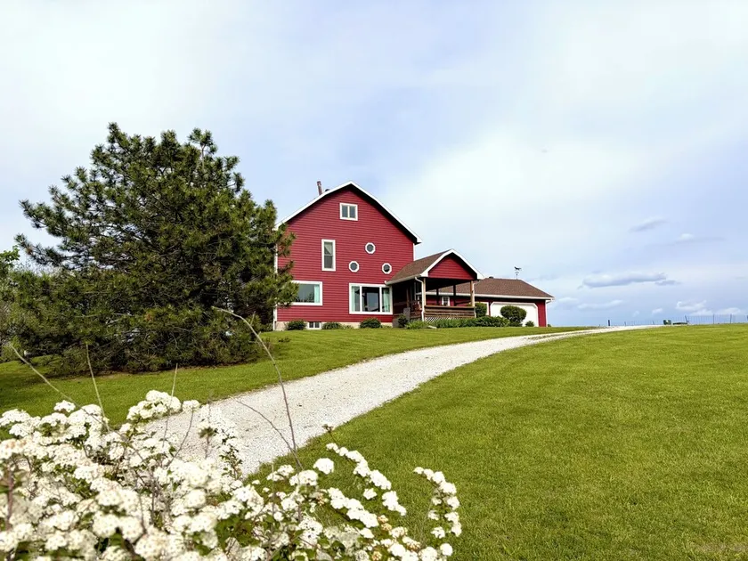 Serenity Heights - Peaceful Country Acres with beautiful view in every direction - Image 1