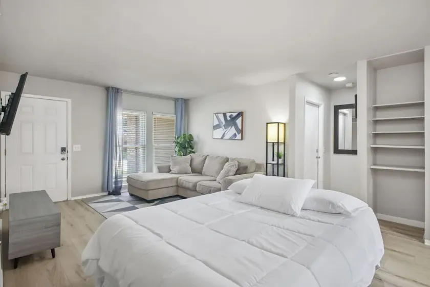 Cozy 3BR Home and Family-Friendly - Image 1