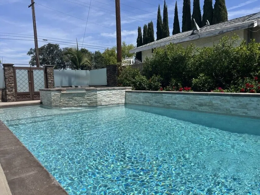 Cozy Pool & Jacuzzi Home with Game Room - Image 1