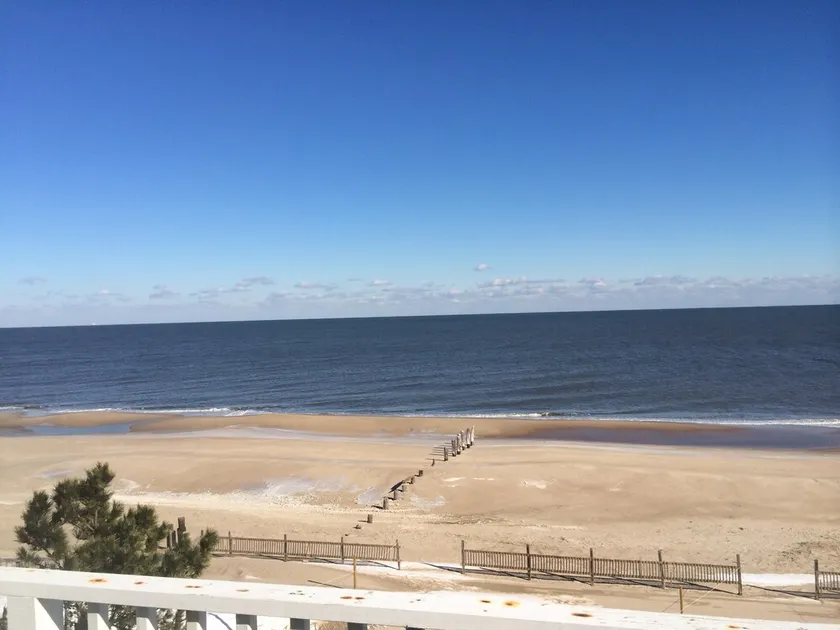 Oceanfront Byhus med betagende udsigt fra 3 Deck Niveauer - Image 1